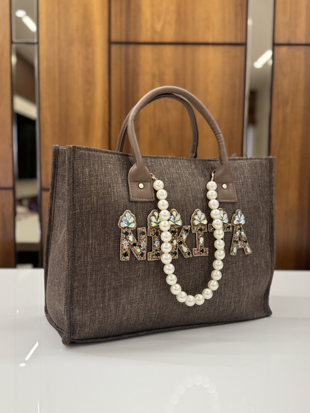 BROWN SHOE PEARL CHAIN TOTE